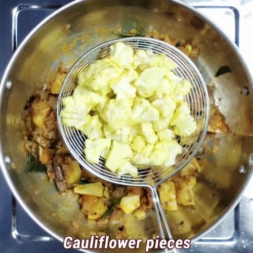 cauliflower kurma