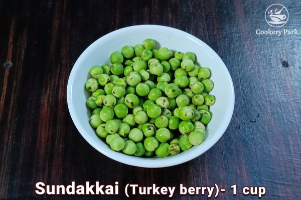 Sundakkai Poriyal recipe Turkey berry stir fry Pachai sundakkai poriyal